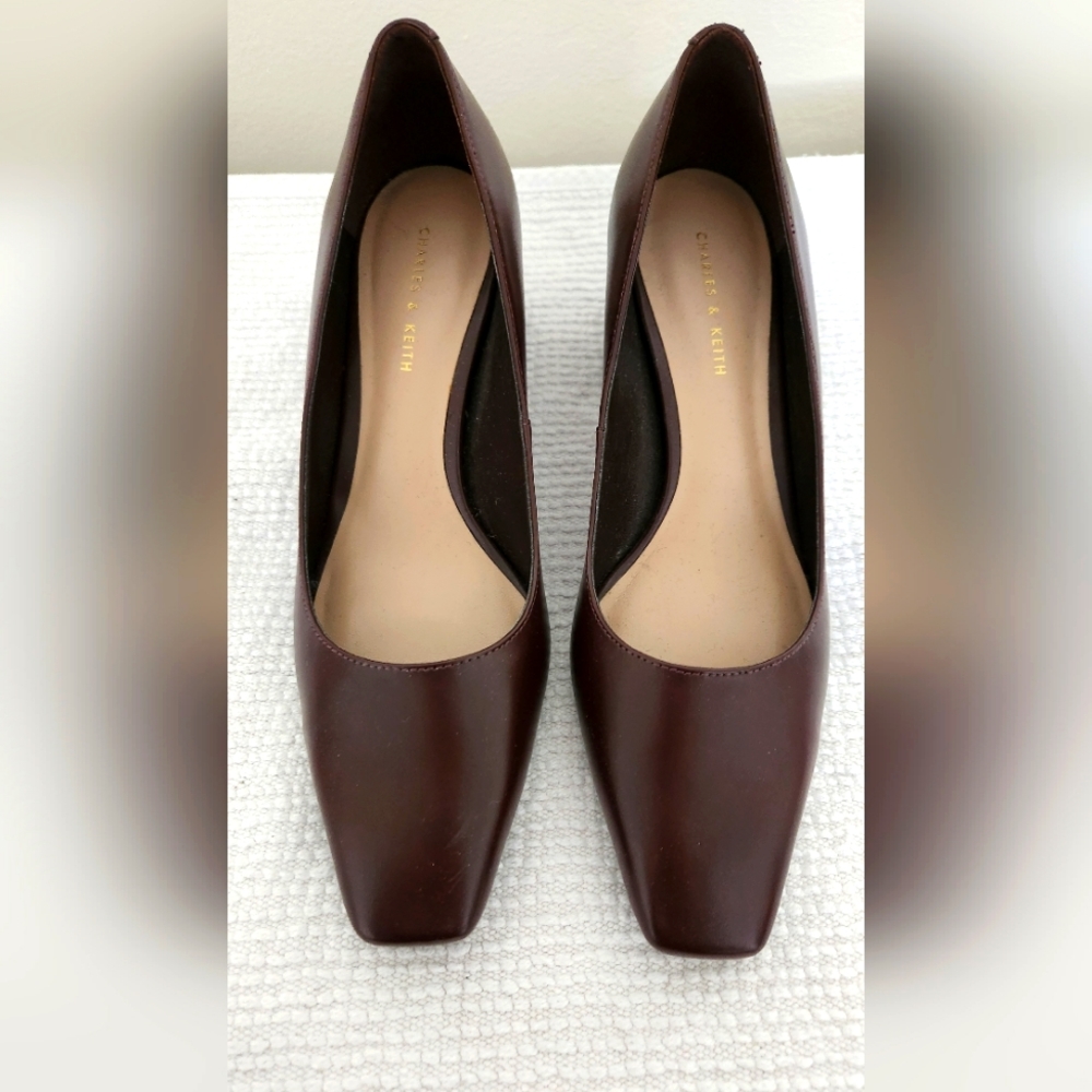 Charles & Keith BRAND NEW ladies Pumps- Size EU 36/ US 6